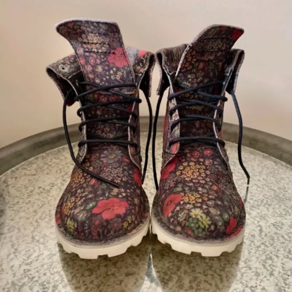 CAT Caterpillar floral flower genuine leather vintage boots US 6/EU 37